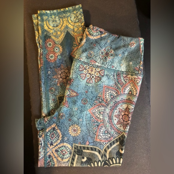 EVOLUTION AND CREATION 3/4 LEGGINGS - Picture 2 of 8